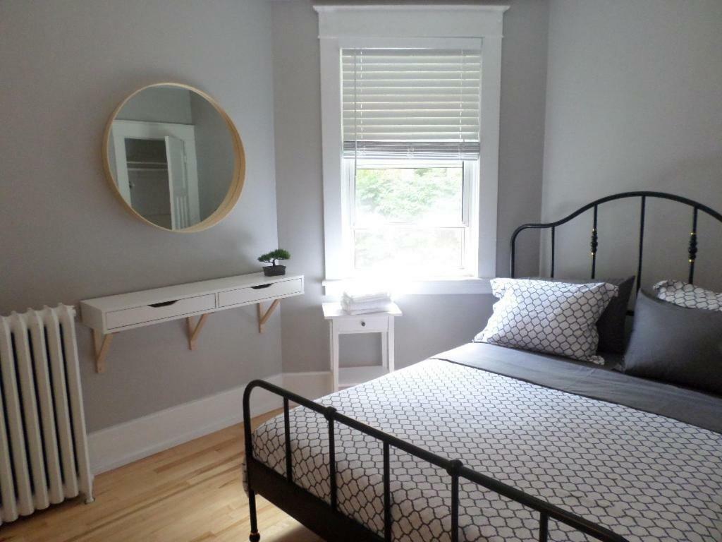 Beautiful, Clean, Quiet 2 Br-In Downtown Ottawa. Parking, Wifi And Netflix Included Apartment Exterior foto